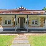 Charming 3-Bedroom Sandstone Haven With Free Wine