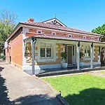 Charming 3-Bedroom Sandstone Haven With Free Wine