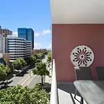 Cbd 2Br Apartment At 96 North Tce - Free Parking