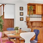 \'Harmony Lodge\' A Cheerful Beachside Refresh