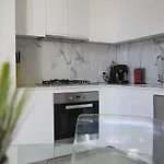 Adelaide Cbd Bluebird Apartment