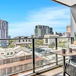 \'Adelaide Azure\' Scenic Cbd Living With Rooftop Pool