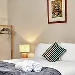 East Parklands Cottage - A Dreamy Garden Hideaway
