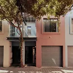 3 Bedroom Townhouse Near Gouger Street - Pets Friendly - Free Parking - Free Wifi