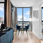 The Elegant 1Br Cbd Apt - City View - Parking