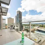City Apartment, Pool & Carpark