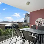 Cbd 2Br Apartment At 96 North Tce - Free Parking