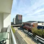 Cbd 2Br Apartment At 96 North Tce - Free Parking