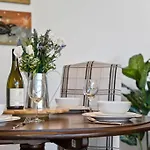 River Torrens Retreat - 2Br, Parking, Wi-Fi