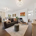 River Torrens Retreat - 2Br, Parking, Wi-Fi