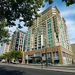 Oaks Adelaide Embassy Suites