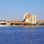 Lakes Hotel