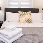 Lovely And Spacious 2-Bedroom Home In Norwood