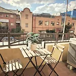 2Br Apartment On Carrington With Car Parking