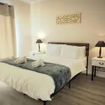 2Br Apartment On Carrington With Car Parking