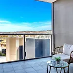 \'The Hindmarsh\' Hotel-Style Pad With Hills Panorama