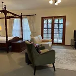 Wine And Roses Bed And Breakfast