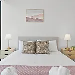 New Skyline View Luxury Apt Homey Heart Of Adl