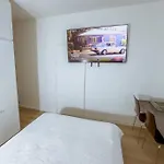 City Studio With Netflix Premium 4K And Memory Foam Bed