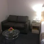 Lindy Lodge Motel