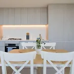 Serenity In The Sky - 2Br Apt In Rundle Mall