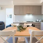 New And Modern 2Br Gem In Rundle Mall
