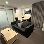 Affordable & Cozy Cbd Getaway With Free Wine!!