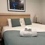 Affordable & Cozy Cbd Getaway With Free Wine!!