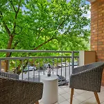 Chic East End Apartment
