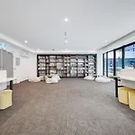 Stylish 1 Bedroom Cbd Apt-Pool-Gym-Sauna-Steam Room
