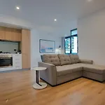 Stylish 1 Bedroom Cbd Apt-Pool-Gym-Sauna-Steam Room