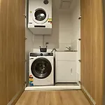 Luxury 3 Bedroom Apt With Pool-Gym-Sauna-Steam Room