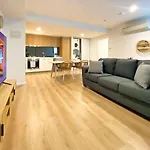 Stunning 2Br Apt @ Adelaide Cbd With Pool-Gym-Bbq