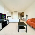 Morphett St Studio Retreat With Pool And Gym Access