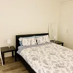 Modern One Bedroom Apartment At Morphett Street