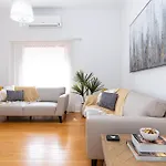 Charming 3Br Sandstone Haven