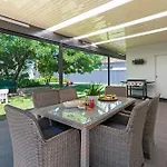 Charming 3Br Sandstone Haven