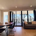 Beauty In The Sky - 2Br Apt With Amazing Views Of Rundle Mall