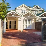 Modern & Convenient Family Home With Ample Amenities