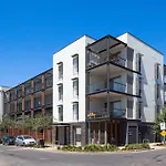 Magnificent Apartment + Free Car Park Near Cbd