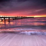 Glenelg Seaside Apartment - Free Car Park