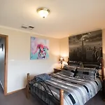 Glenelg North \