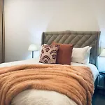 Resort Style Luxury City Apartment + Free Car Parking