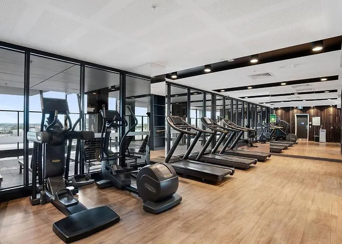 Stunning Views 2Br Luxury Pool Parking Gym Wifi