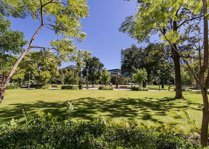 Marble Cbd Luxury 2 Bedroom Apt Pool & Parking