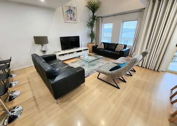 Spacious 4 Bedroom And 2 Bathrooms City Apartment