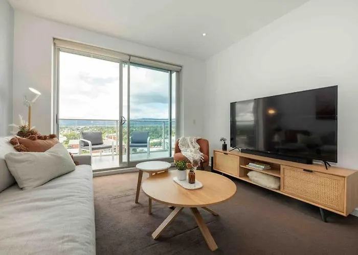 City Apartment, Pool & Carpark