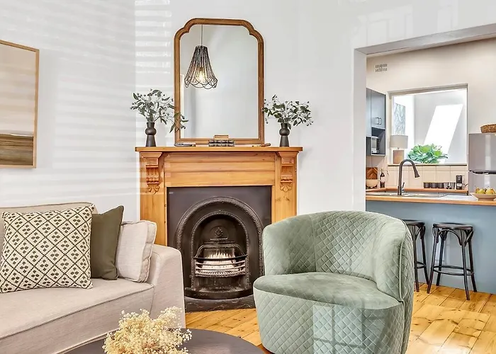 \'Kingston Mews\' A Perfect Parkside Sanctuary