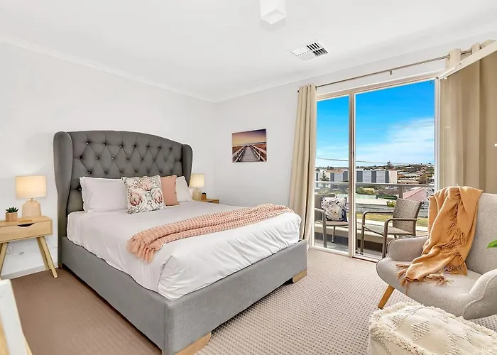 Oceanside At Christies Beach - Contemporary Comfort