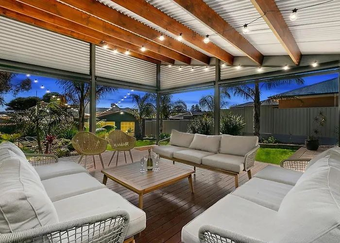 Christies Garden - A Beachside Entertainer\'S Gem